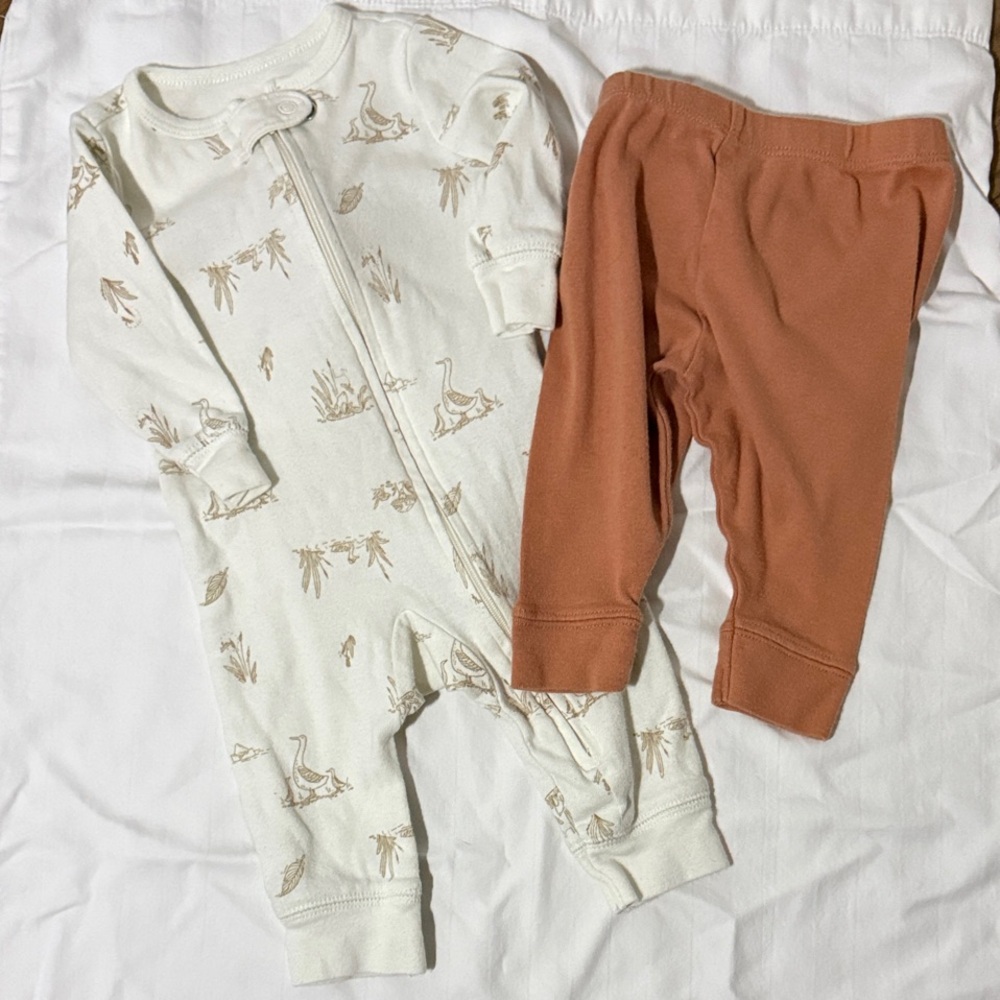 3/$16!!Carter's White and Tan Kids Footie Set